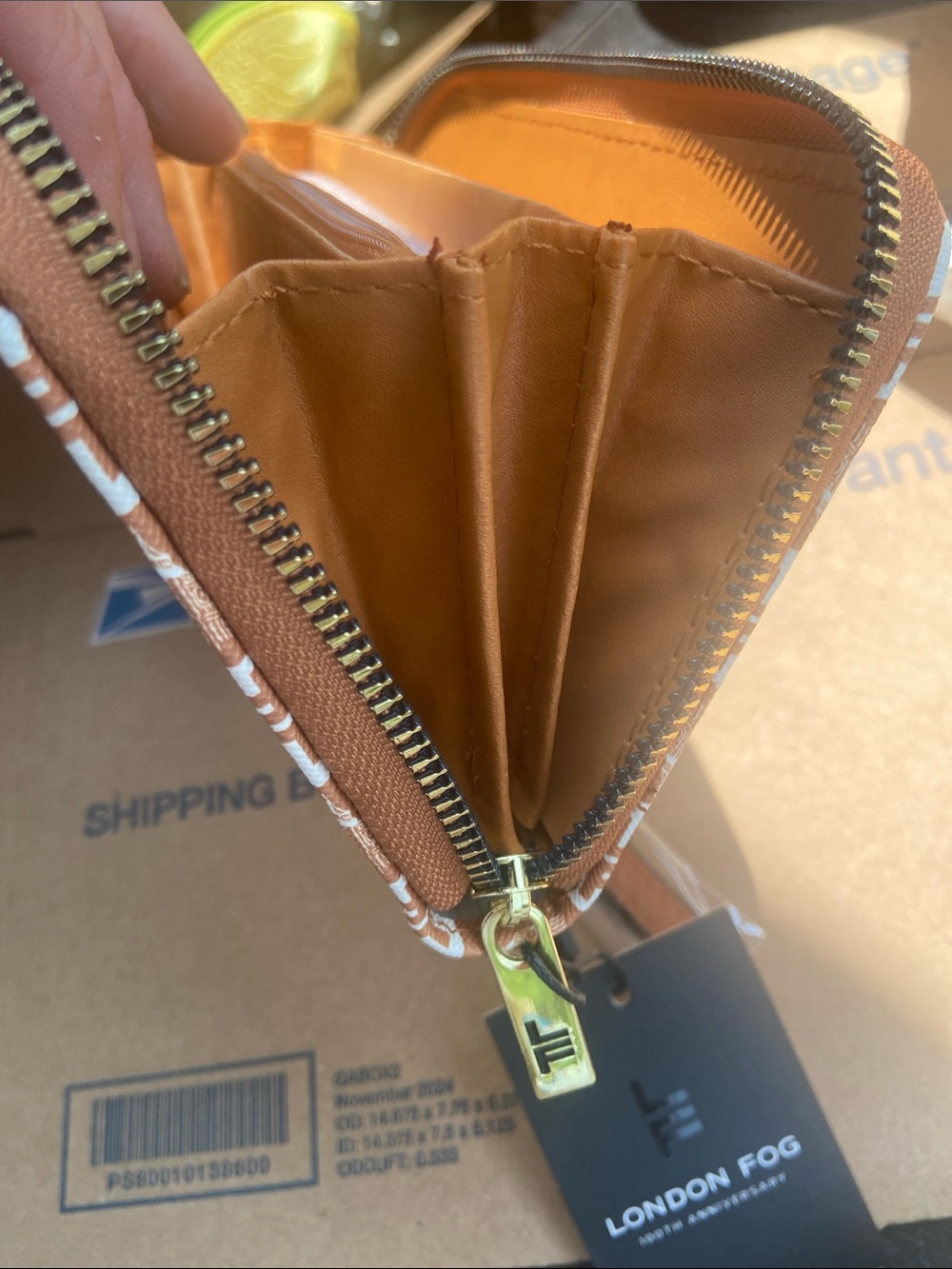 London Fog Peach and Cream Signature Zip Wallet - Picture 4 of 5